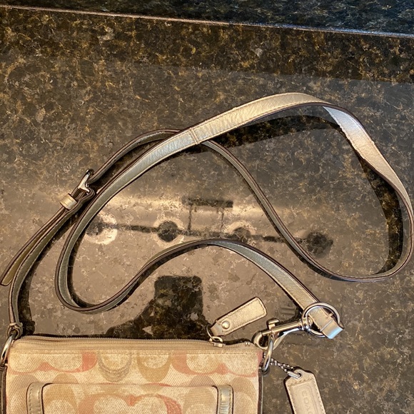 Coach CrossBody 🌸 - Picture 4 of 7